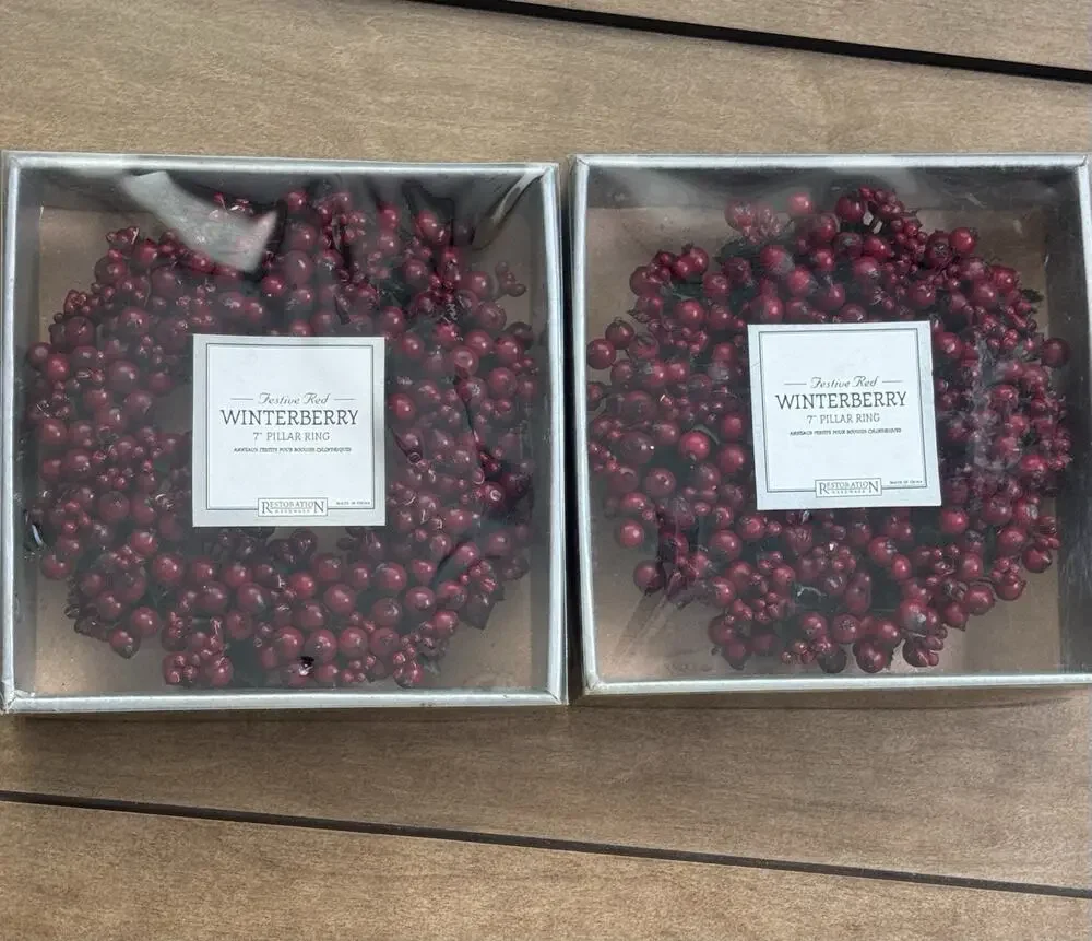 Restoration Hardware Winterberry Festive Red Pillar Ring 7